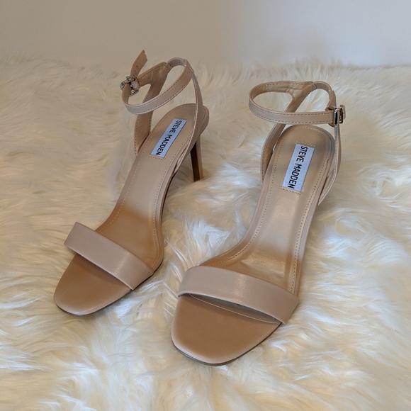 Steve Madden Shoes - Steve Madden Ankle Strap Sandal in Cream Size 8.5M